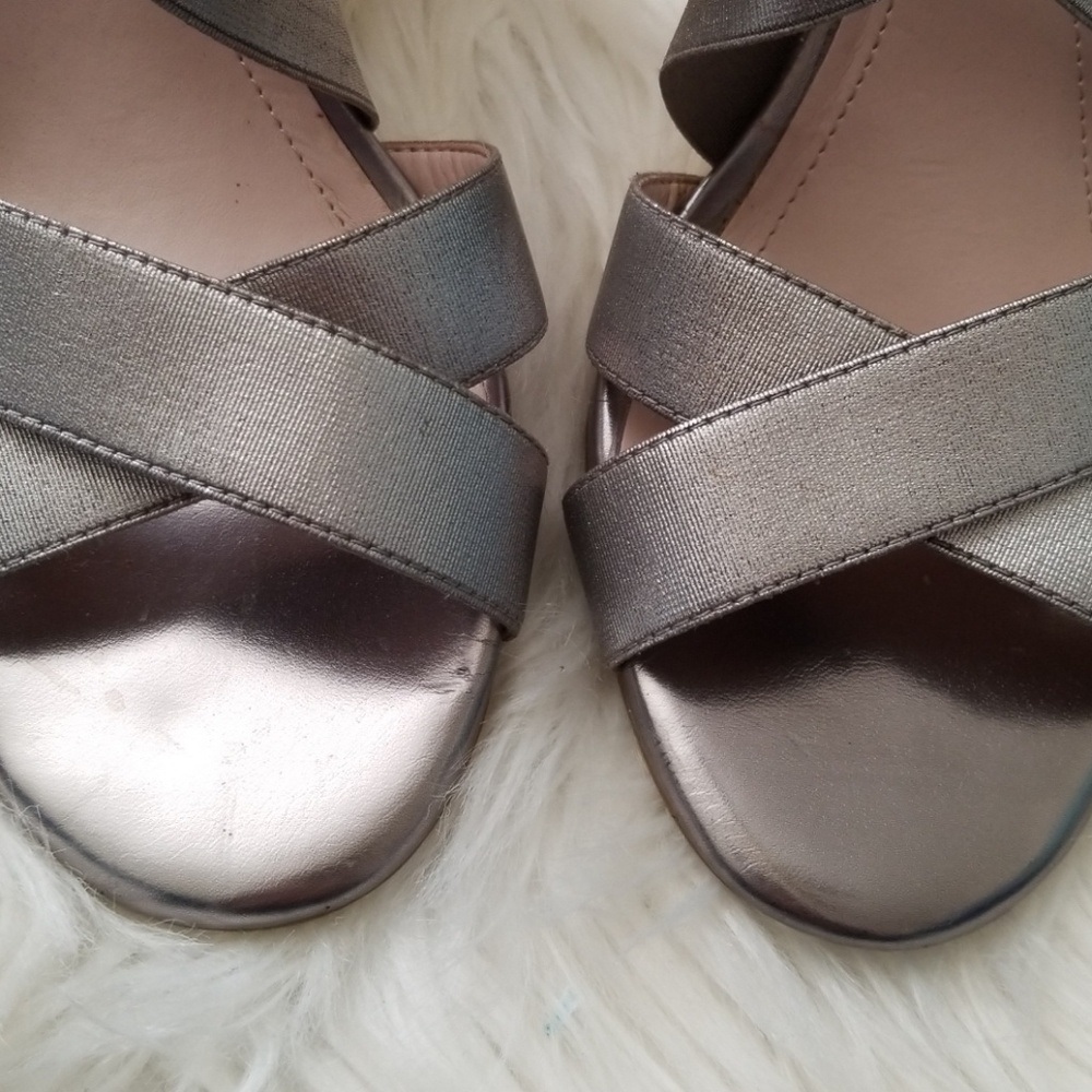 ❗SALE Vince Camuto Silver Grey Strap Sandal Wedges - Picture 4 of 8